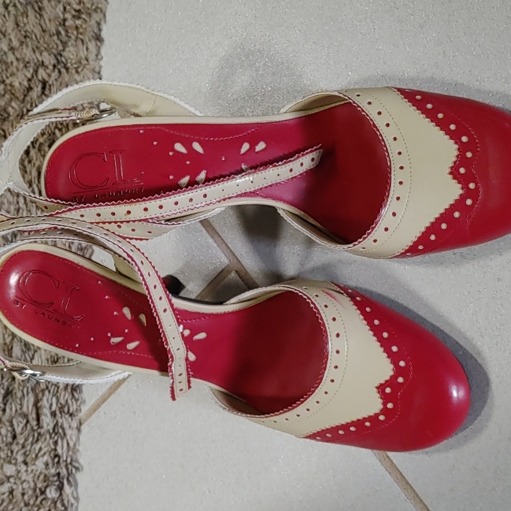 Great work/church/brunch shoe 9.5 red and tan strap, heels.